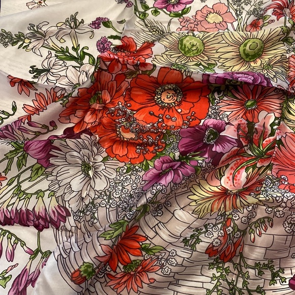 🌼 NWOT - 100% Pure Silk Scarf 🌼 - Picture 5 of 6